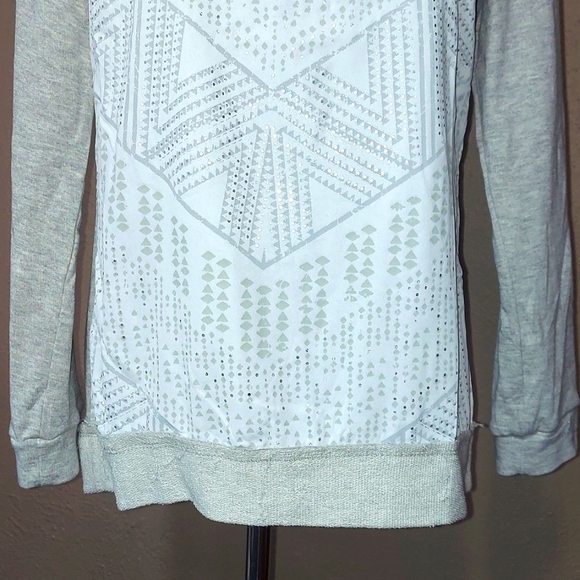 NWT Women's Jolt For Vanity Gray Aztec Patterned Sheer Knit Top - Picture 4 of 12